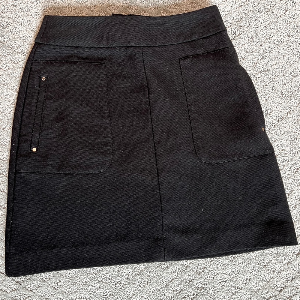 SALE!! H&M short black skirt with front pockets and gold zippered back